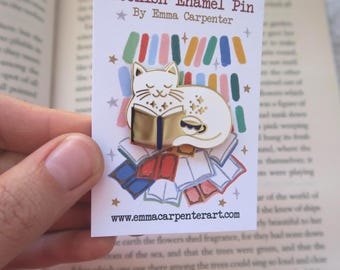 White Cat Bookish Pin / Book Cat Enamel Pin / Gift For Readers / Gift For Cat Lovers