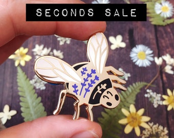 VENTA DE SEGUNDOS Pin de abeja botánica / Pin de esmalte duro / Abejorro / Abeja melífera / Insecto floral / Regalo para amantes de las abejas / Jardinero / Pin lindo