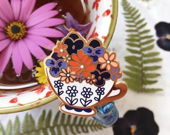 Épingle florale en émail pour tasse à thé / Épingle à thé fantaisiste / Broche à thé / Cadeau pour les amateurs de thé / Cadeau pour le thé / Remplisseur de bas