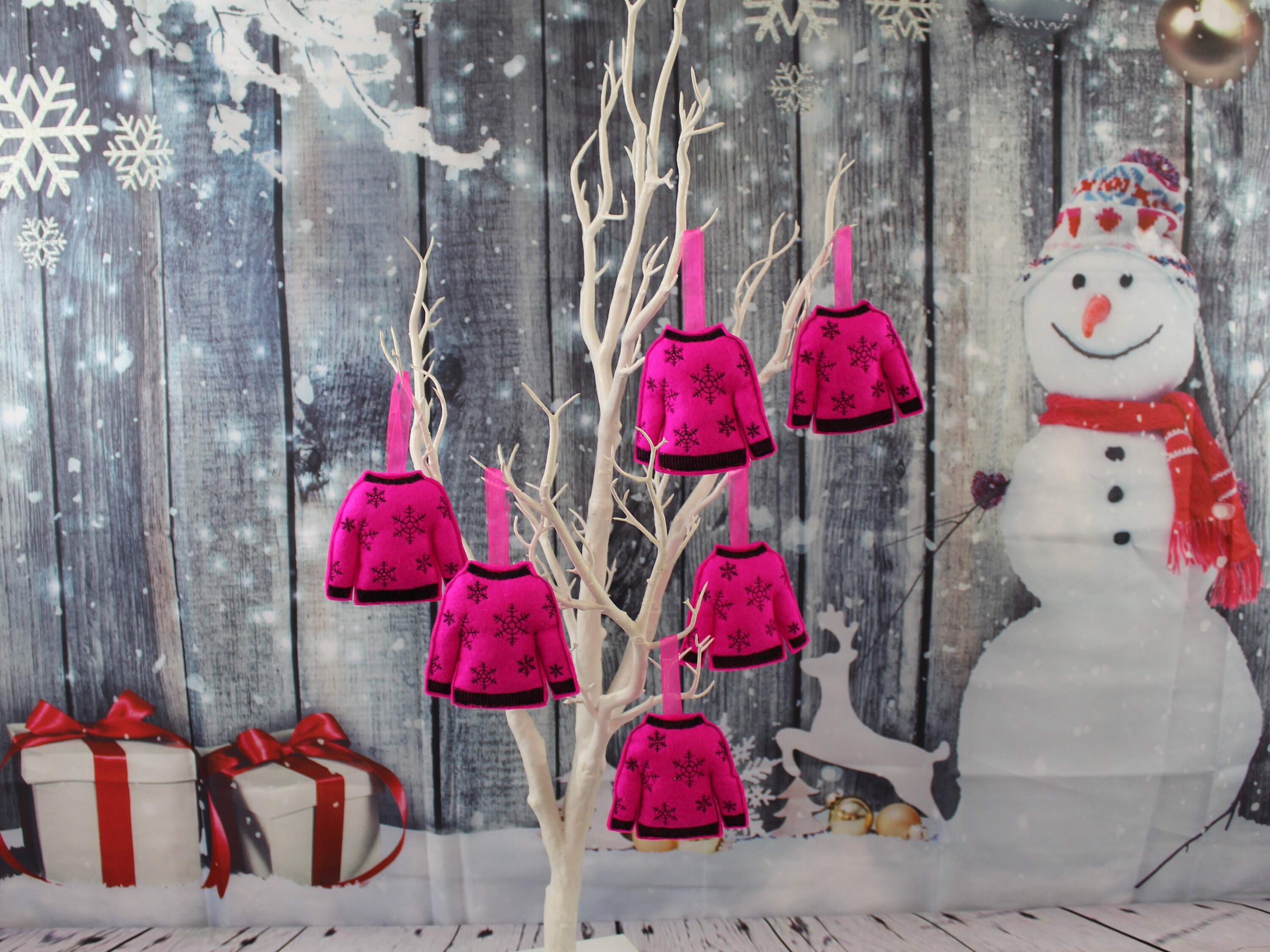 tacky christmas table decorations