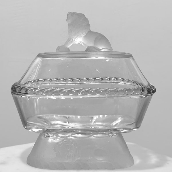 Compote antique tête de lion ovale en verre transparent givré Gillinder avec couvercle 7,5 po. de haut