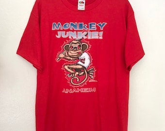 Camiseta Anaheim ANGELS 2002 / Camiseta gráfica vintage de los MONKEY JUNKIE Rally Time de las Grandes Ligas de Béisbol, nunca usada, como nueva, talla extragrande