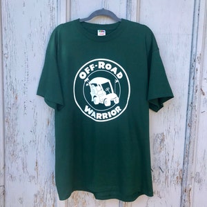 面白いゴルフシャツ / オフロードウォリアー 面白いゴルフカートグラフィックTシャツ メンズ サイズ XL