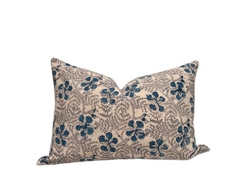 Funda de almohada con estampado floral índigo: Textil artesanal indio