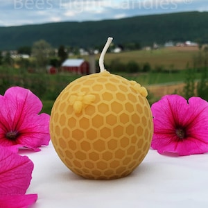 Beeswax Honeycomb Ball Candle / 100% Natural Bees Wax / Yellow Honeybee / Save the Bees / Honey Comb Candles / Handmade in USA / Bee Gift