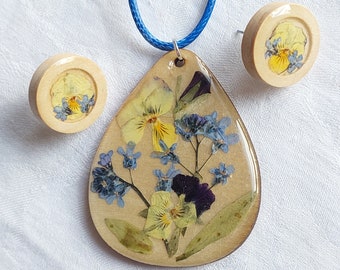 Forget-me-not and Pansy resin pendant and earrings. Botanical jewelry set. Nature inspired wood jewelry. Blue and yellow flower necklace.