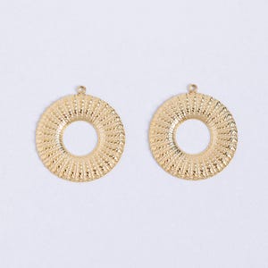 Gold Plated Round Pendant, Circle pendant, Larger Circle pendant, Circle Charms, Round Charm, Charm Necklace for DIY Jewelry Making Supply