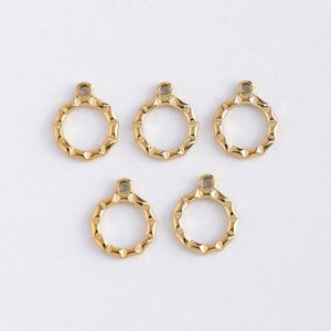 14K Gold Plated Hammered Round Charm, Geometric Hammered Charm, Hammered Circles Charm, Hammered Round Wire Frame Pendant, Loop Charm
