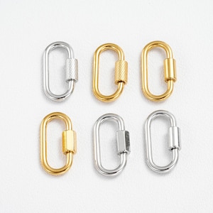 May include: Six oval carabiner clasps in gold and silver. The clasps feature a screw-lock mechanism. The gold clasps have a polished finish, while the silver clasps have a textured or matte finish. Ideal for jewellery making.