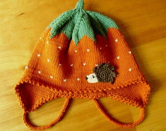 Strawberry hat type in rust + forest green