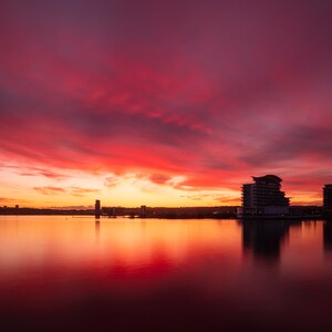 Sonnenuntergang über Cardiff Bay