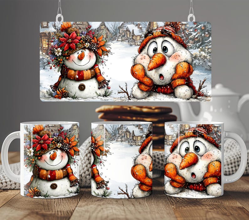 K&ouml;nnte beinhalten: Ein Set aus drei wei&szlig;en Keramikbechern und einem dekorativen Schild mit einem skurrilen Schneemann-Design. Der Schneemann tr&auml;gt einen Hut, einen Schal und F&auml;ustlinge, mit einer Karottennase und Knopfaugen. Der Hintergrund zeigt eine verschneite Dorflandschaft.