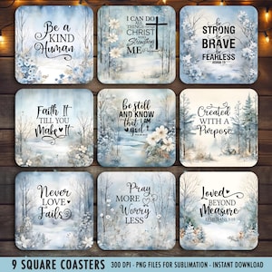 Puede incluir: Nueve posavasos cuadrados con citas inspiradoras y diseños de paisajes invernales. Cada posavasos presenta un mensaje diferente en una escritura elegante, como "Be a Kind Human" y "Be Strong, Be Brave, Be Fearless". Los posavasos tienen un efecto acuarela con detalles florales y arbóreos.