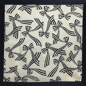 Zeldzaam!! Vintage Escada-zijden sjaal (26,5 x 26,5)