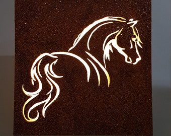 Lámpara de madera, CAVALLO, LED rellenable, brillo de color cobre, colgar en la pared o descansar en un mueble.