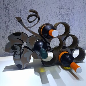 Portabottiglie, Cartone, grappolo d'uva, pratico e leggero. Decorazione per la casa. Robusto, sostiene 8 bottiglie. Art cardboard.