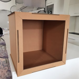 Cartón móvil, módulo de biblioteca para ser flanqueado por otros módulos, montaje con enclavamiento, adecuado para ferias y tiendas, sin pegamento, respetuoso del medio ambiente,