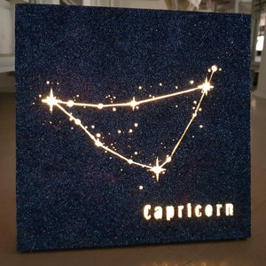 Lampada Costellazione Zodiaco Capricorno. Led batteria, glitter blu notte,  da appendere o appoggiare