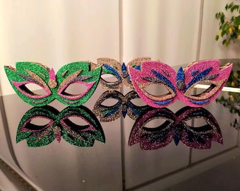 Maschera decorativa in cartone e glitter