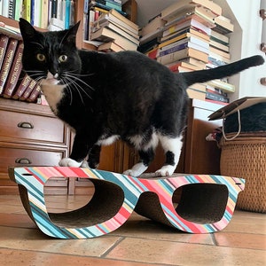 Tiragraffi gatto. OCCHIALI. Gioco per gatto. Cartone e carta da parati. Regalo divertente per il tuo gatto e grazioso sopramobile immagine 5