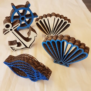 Simboli Cartone Ancora, Conchiglie, Timone, blu, azzurro, bianco, appendere o appoggiare, leggere. Set 3 pezzi a scelta modello e colore