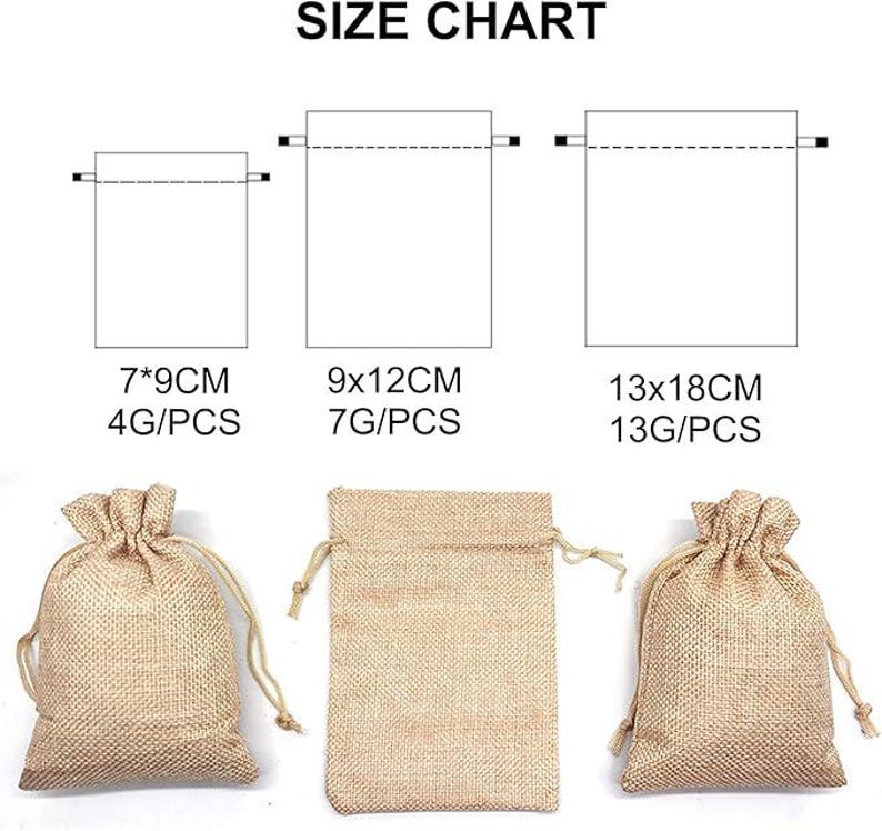 May include: A size chart showing three beige burlap drawstring bags. The bags are in the following sizes: 7x9 cm, 9x12 cm, and 13x18 cm. The chart also shows the weight per piece. The bags are suitable for small gifts or packaging.