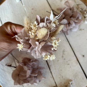 Dried flower boho wedding hair, neutral hydrangea hair pins, preserved floral bridal bridesmaid hair accessories cappuccino mocha hazelnut