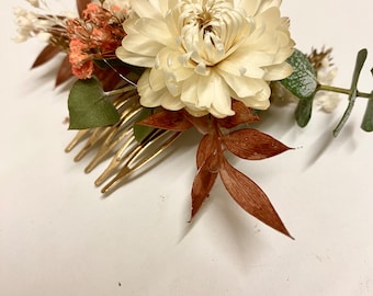 Wedding hair comb, brown, white, green, sage, hair accessories, dried flower hair comb, dried flower pin, gypsophila, bridesmaid flowers