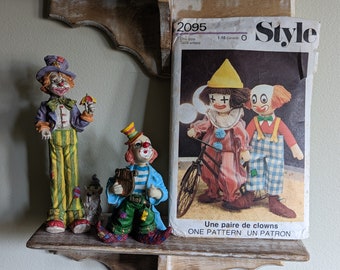 Vintage Clown Gift Set from Daysela&#39;s UnWanteds. Vintage Clown Doll Sewing Pattern 1976. Numbered Clown Decoration. Vintage Stamped Clowns.