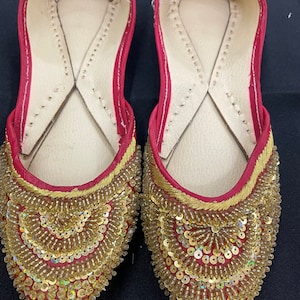 Punjabi Jutti/Indian Ethnic Beaded Shoes/Jutti/Khussa/Mojari/Ballet/Ballerina/Bridesmaid Shoes, Sandals - GOLD SIZE 8