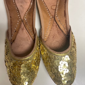 Punjabi Jutti/Indian Ethnic Beaded Shoes/Jutti/Khussa/Mojari/Ballet/Ballerina/Bridesmaid Shoes, Sandals - GOLD SIZE 7
