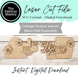 Può includere: File di taglio laser con un design a forma di alveare, ape e barattolo di miele. I ritagli in legno includono la parola "Honey" e sono decorati con fiori. L'immagine include anche il testo "The Sawdust Makery" e "Instant Digital Download."