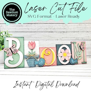 Könnte beinhalten: Eine Laser-Schnittdatei für ein Holzschild mit der Aufschrift "BLOOM". Die Buchstaben sind mit Blumen, Schmetterlingen, Vögeln und einem Topf mit einer Tulpe verziert. Die Datei ist im SVG-Format und laserfertig. Der Text "The Sawdust Makery" und "Instant Digital Download" ist ebenfalls im Bild enthalten.