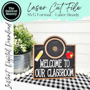Austauschbare Willkommen in unserem Klassenzimmer Zeichen Rahmen SVG | Laser-Schnitt-Datei | Glühschmiede | 3 "runder Einsatzrahmen | Saisonal austauschbar