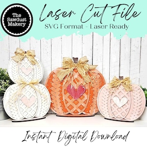Puede incluir: Decoraciones de calabazas de madera cortadas con láser en blanco, naranja y rosa, con recortes de corazón y lazos de rafia. La imagen incluye el texto "Laser Cut File" y "Instant Digital Download."