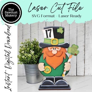 Szczęście irlandzkiego stojącego skrzata SVG Plik | Szczęście | Plik cięty laserowo | Plik SVG na Dzień Świętego Patryka | SVG | Szczęście | Leprechaun Shelf Sitter