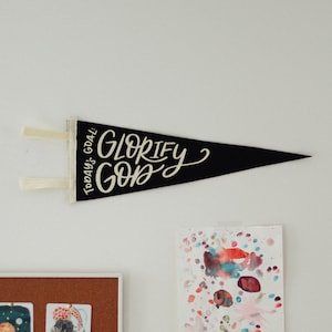L'objectif du jour : glorifier Dieu fanion / décoration d'intérieur chrétienne / réformé / chef de file de l'homme / tenture murale chrétienne / école chrétienne à la maison