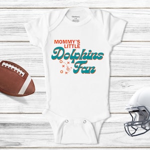Miami Delfine Baby Body, Mamas kleine Delfine Fan Outfit, Delfine Säuglingskleidung, Retro Fußball Babygeschenk, Babyparty Outfit