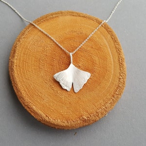 GINKGO MIDI_II SILVER CHAIN / Ginkgo pendant hand-forged from solid 925 silver / Christmas gift jewelry gingko leaf