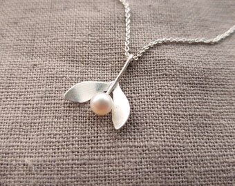 MINI MISTELZWEIG ANHÄNGER Silber mit Perlen – Geschenk Valentinstag – Liebesamulett - Schmuck mit Pflanzen – Blätter Kette Silber