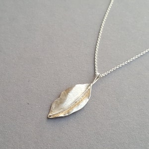 PENDENTE IN ARGENTO FOGLIA CON CATENA A FOGLIA, forgiato a mano in argento sterling massiccio 925 immagine 7