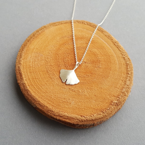 GINKGO TINY SILVER CHAIN, feuille forgée à la main en argent massif 925