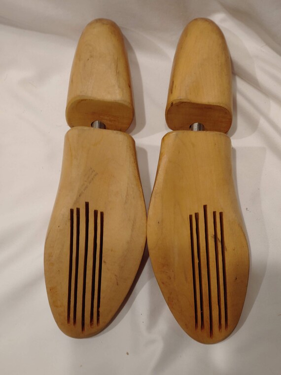 thumbnail image 2 of Sneaky Shoe Tree Shaper - Spring Loaded Stretcher To Remove Creases & Maintain Shape 2 of 12