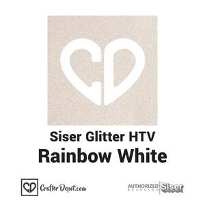K&ouml;nnte beinhalten: Siser Glitter HTV in Regenbogenwei&szlig;. Das Bild zeigt eine Probe des Glitzer-Flexfolien mit einer wei&szlig;en Herzform.