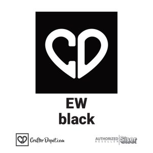 K&ouml;nnte beinhalten: Schwarzes Quadrat mit einem wei&szlig;en Herz, das die Buchstaben "CD" enth&auml;lt. Der Text "EW black" befindet sich unter dem Quadrat.