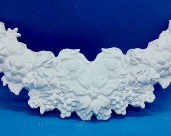 Plaster stucco element "flower wreath" 16.5 x 7 cm, various colours