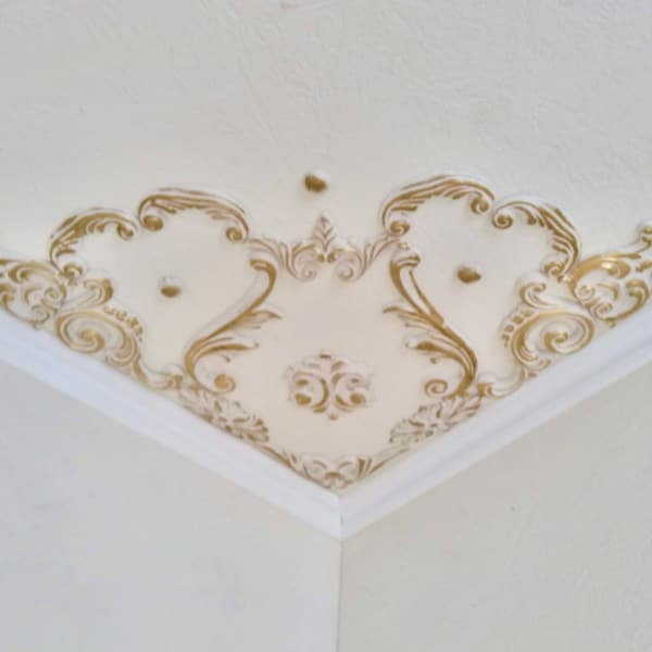 Fantastique coin en stuc pour le plafond en blanc ou en or