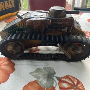 1950 max tin litho E12 Tank
