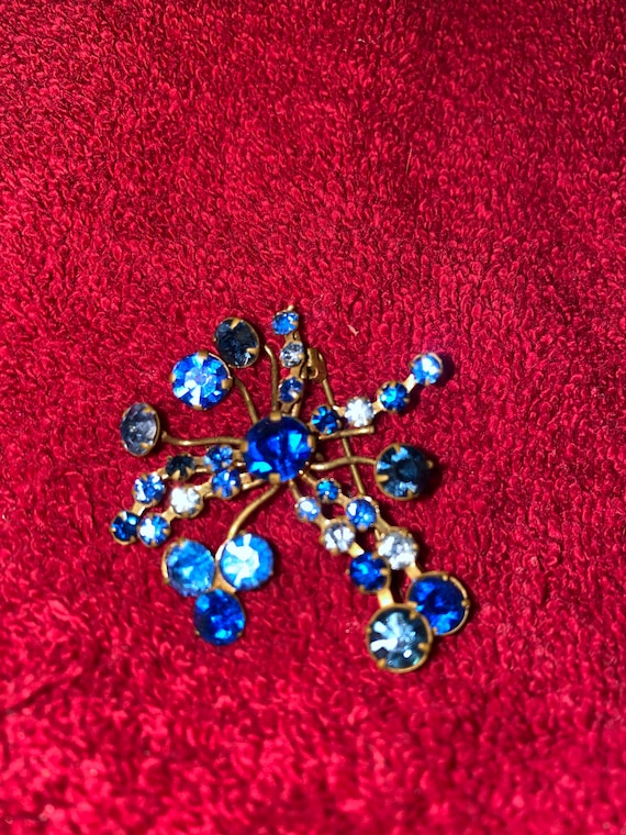 Blue brooch from the 1930’s
