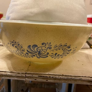 Homestead vintage mixing bowl the large one.1976